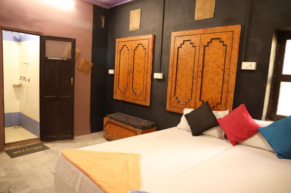 Хостел Santkripa Backpackers 400 Mtr From Railway Station Джодхпур Экстерьер фото