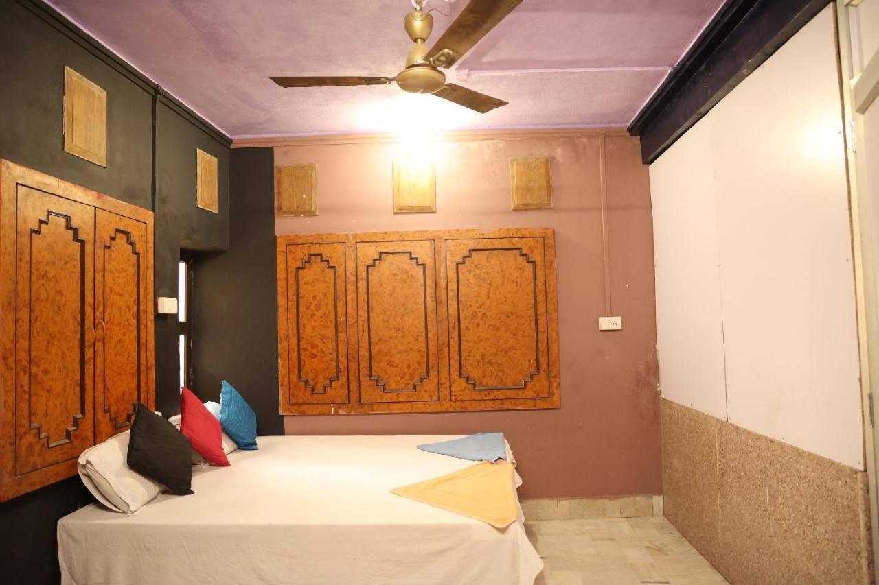 Хостел Santkripa Backpackers 400 Mtr From Railway Station Джодхпур Экстерьер фото